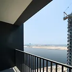 Rosenheim - Refreshed 1 Bedroom In Creek Harbour